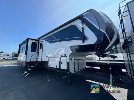 Photo 1 for New 2025 Keystone Avalanche 390DS