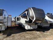 New 2025 Keystone Avalanche 338GK