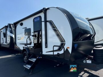New 2025 Keystone Outback