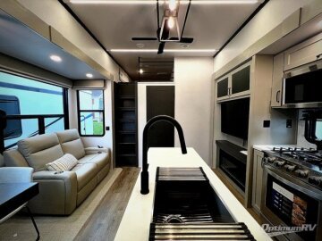 New 2025 Palomino Columbus