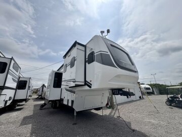 New 2025 Palomino Columbus