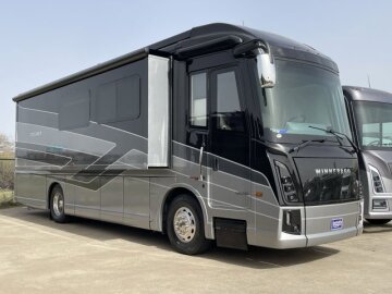 New 2025 Winnebago Journey 34N