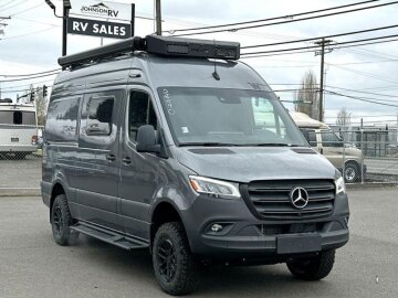 New 2025 Winnebago Revel 44E