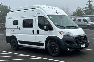 New 2025 Winnebago Solis Pocket 36B