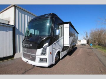 New 2025 Winnebago Sunstar