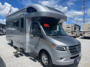 New 2025 Winnebago View 24T