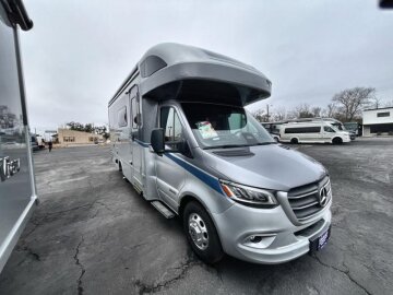 New 2025 Winnebago View 24D