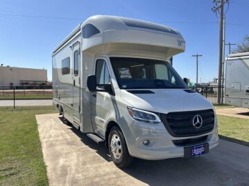 New 2025 Winnebago View 24D