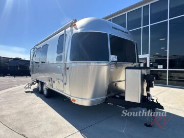 New 2026 Airstream Flying Cloud