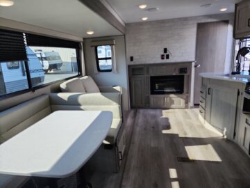 New 2026 Coachmen Catalina Legacy Edition 293QBCK