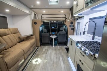 New 2026 Dynamax Isata 24FW