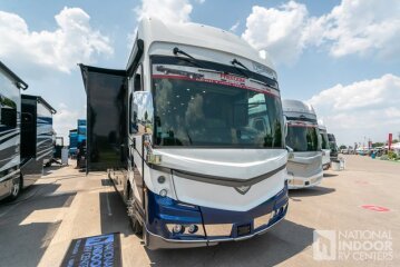 New 2026 Fleetwood Discovery 44S