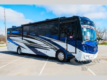 New 2026 Fleetwood Discovery 38N