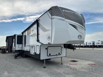New 2026 Forest River Sandpiper 3900HBLR