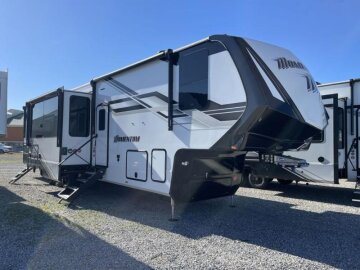 New 2026 Grand Design Momentum