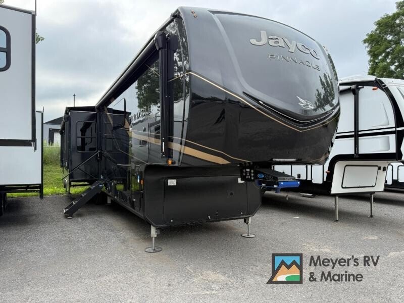 New 2026 JAYCO Pinnacle