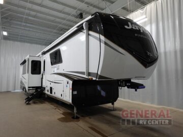 New 2026 JAYCO Pinnacle