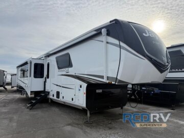 New 2026 JAYCO Pinnacle