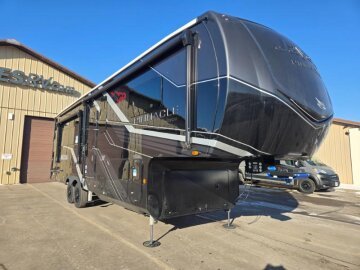 New 2026 JAYCO Pinnacle