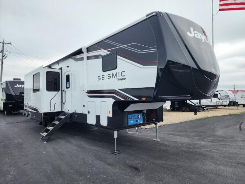 New 2026 JAYCO Seismic 399