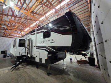 New 2026 JAYCO Seismic 399