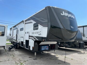 New 2026 JAYCO Seismic 413