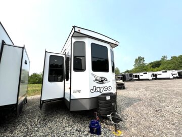 New 2027 JAYCO Jay Flight