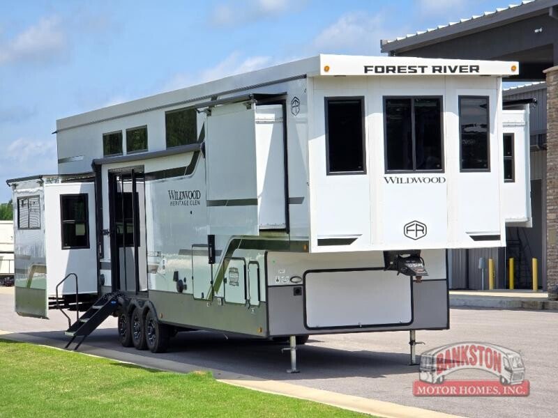 New 2025 Forest River Wildwood ROOST43