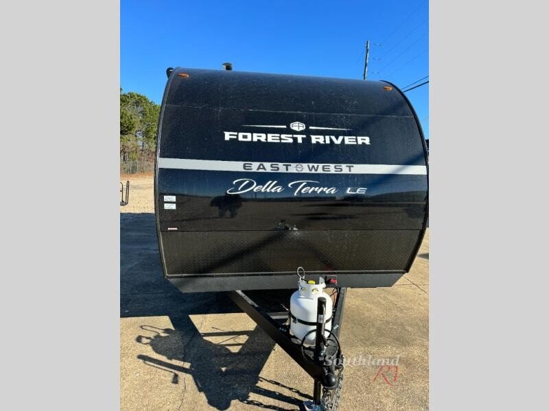 New 2025 East to West Della Terra