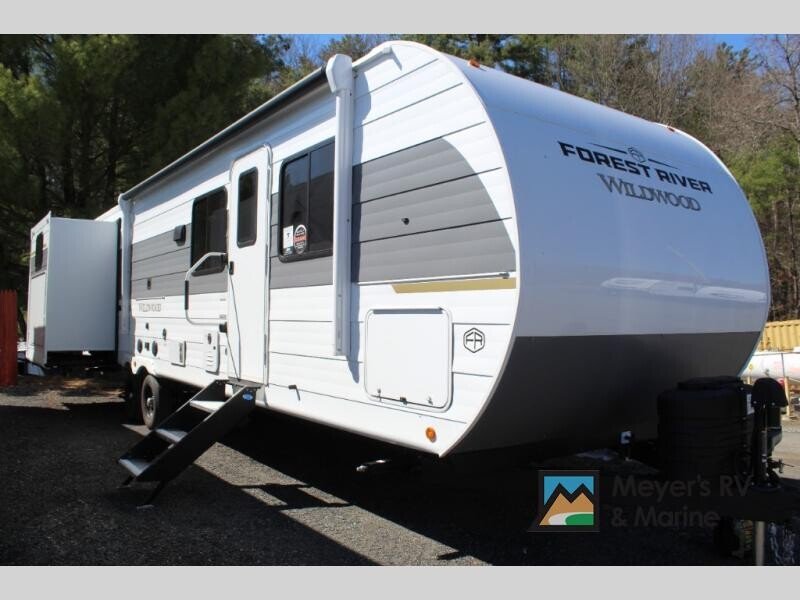 New 2025 Forest River Wildwood 31KQBTS