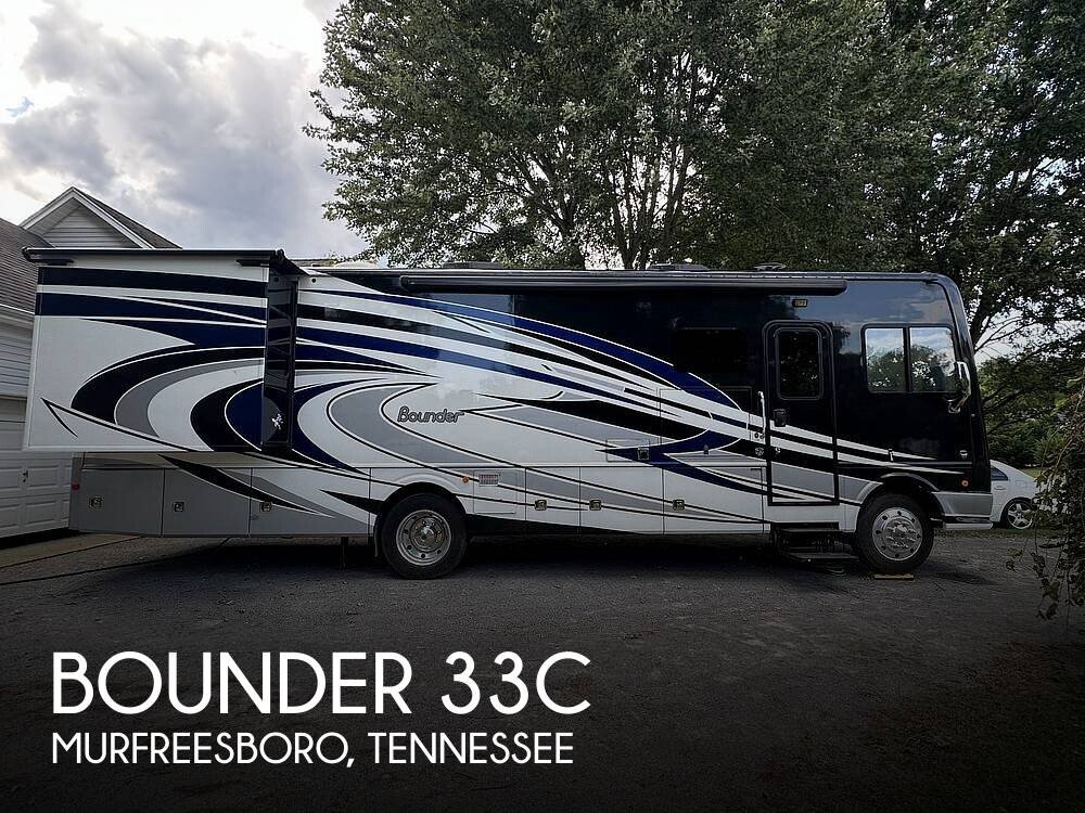 2018 Fleetwood Bounder 33C