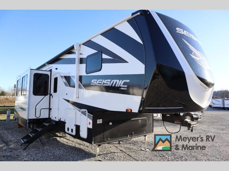 2024 JAYCO Seismic