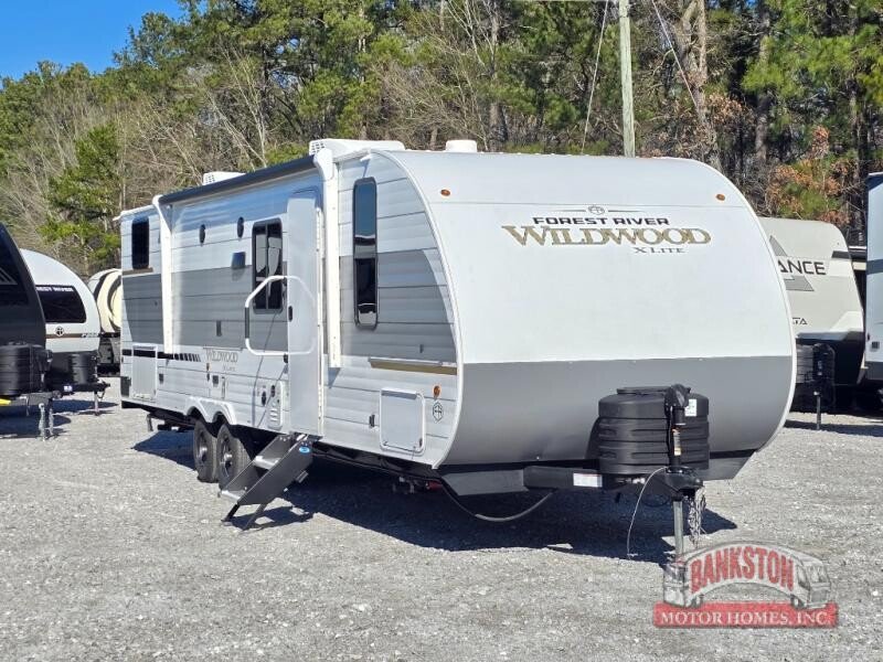 New 2026 Forest River Wildwood X-Lite 273QBXL