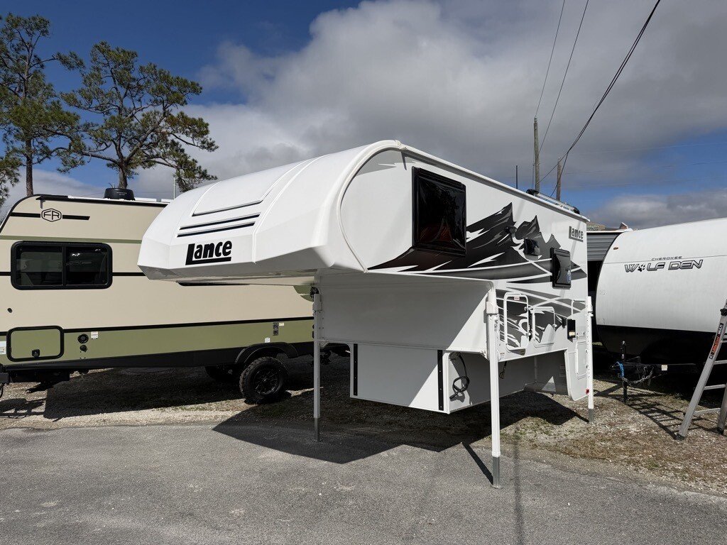 New 2026 Lance Model 825